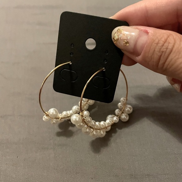 White Pearls Gold Hoop Earrings - Picture 3 of 3
